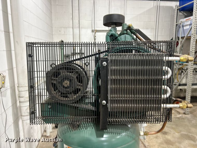 image for item ET6892 Champion VR7F-8 air compressor