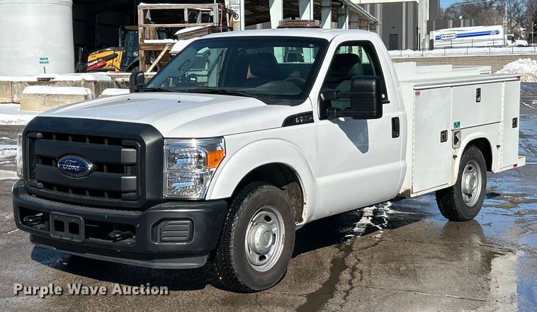 image for item ET6915 2014 Ford F250  Super Duty XL utility bed pickup truck