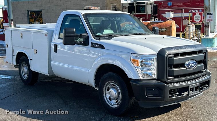 image for item ET6915 2014 Ford F250  Super Duty XL utility bed pickup truck