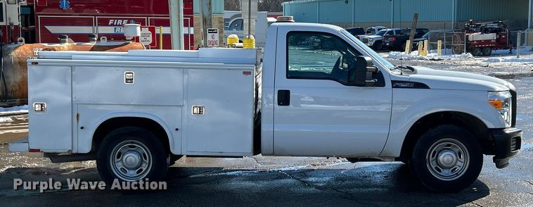 image for item ET6915 2014 Ford F250  Super Duty XL utility bed pickup truck
