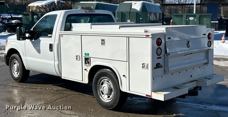 image for item ET6915 2014 Ford F250  Super Duty XL utility bed pickup truck