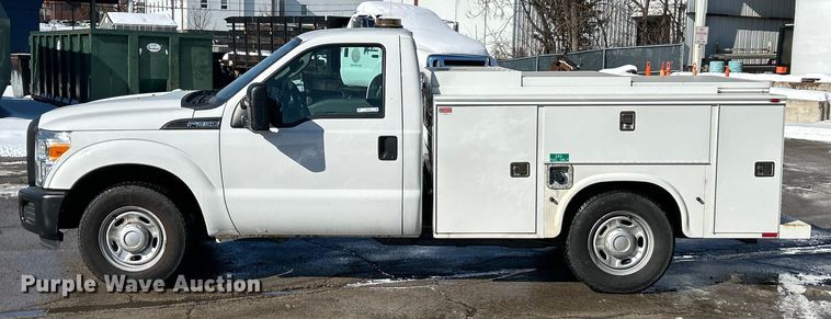 image for item ET6915 2014 Ford F250  Super Duty XL utility bed pickup truck