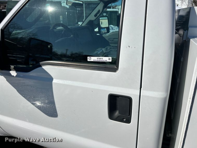 image for item ET6915 2014 Ford F250  Super Duty XL utility bed pickup truck