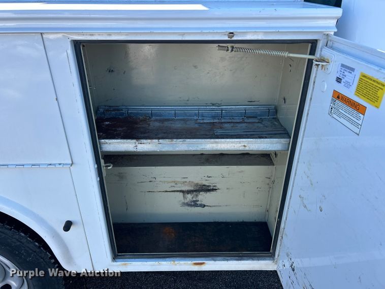 image for item ET6915 2014 Ford F250  Super Duty XL utility bed pickup truck