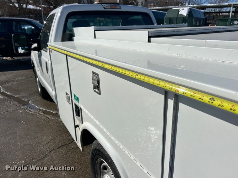 image for item ET6915 2014 Ford F250  Super Duty XL utility bed pickup truck