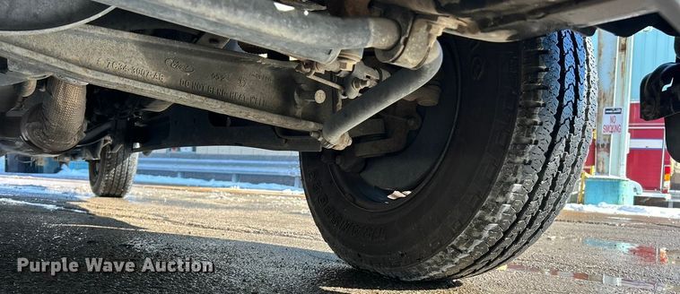 image for item ET6915 2014 Ford F250  Super Duty XL utility bed pickup truck