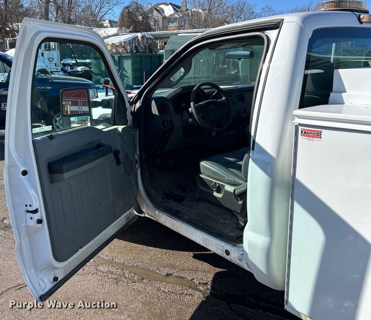 image for item ET6915 2014 Ford F250  Super Duty XL utility bed pickup truck