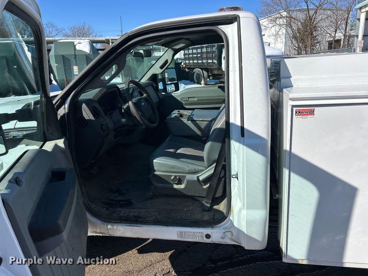 image for item ET6915 2014 Ford F250  Super Duty XL utility bed pickup truck