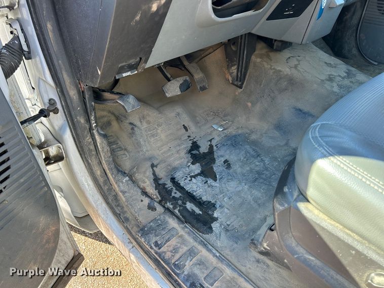 image for item ET6915 2014 Ford F250  Super Duty XL utility bed pickup truck