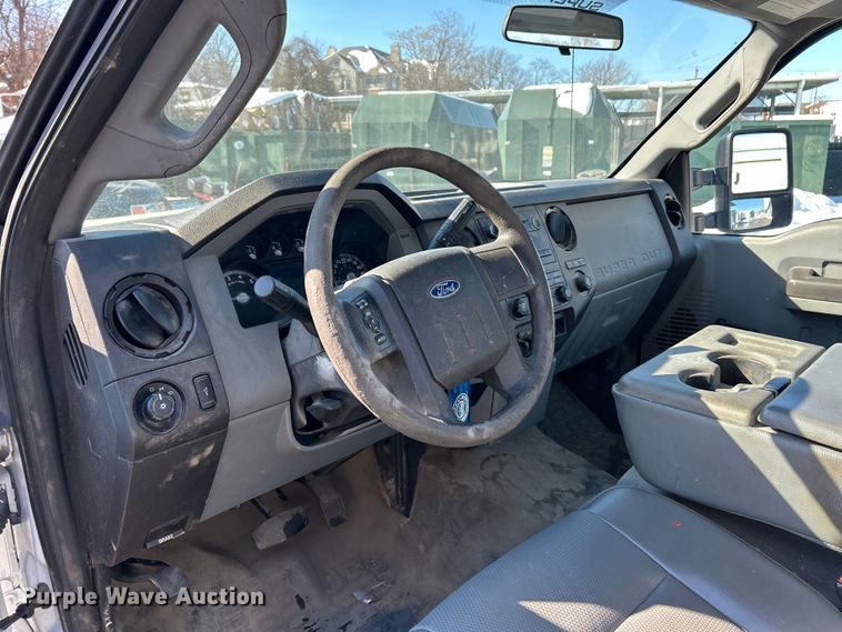 image for item ET6915 2014 Ford F250  Super Duty XL utility bed pickup truck