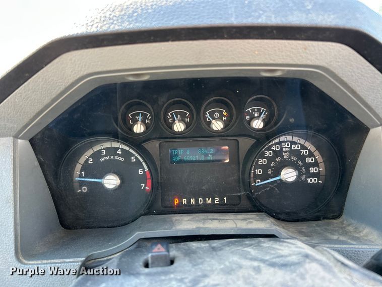 image for item ET6915 2014 Ford F250  Super Duty XL utility bed pickup truck