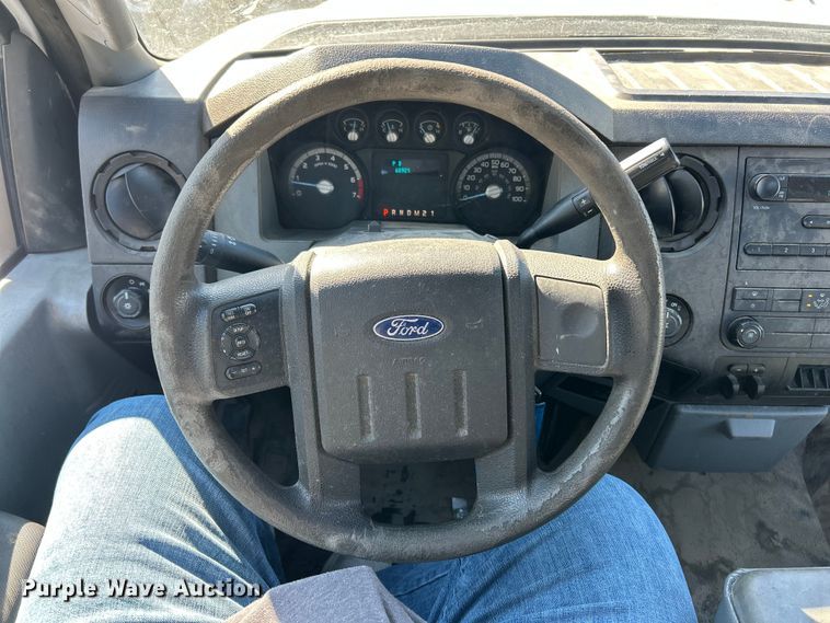 image for item ET6915 2014 Ford F250  Super Duty XL utility bed pickup truck