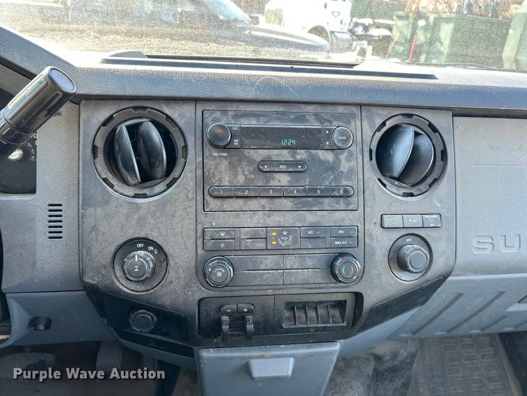 image for item ET6915 2014 Ford F250  Super Duty XL utility bed pickup truck