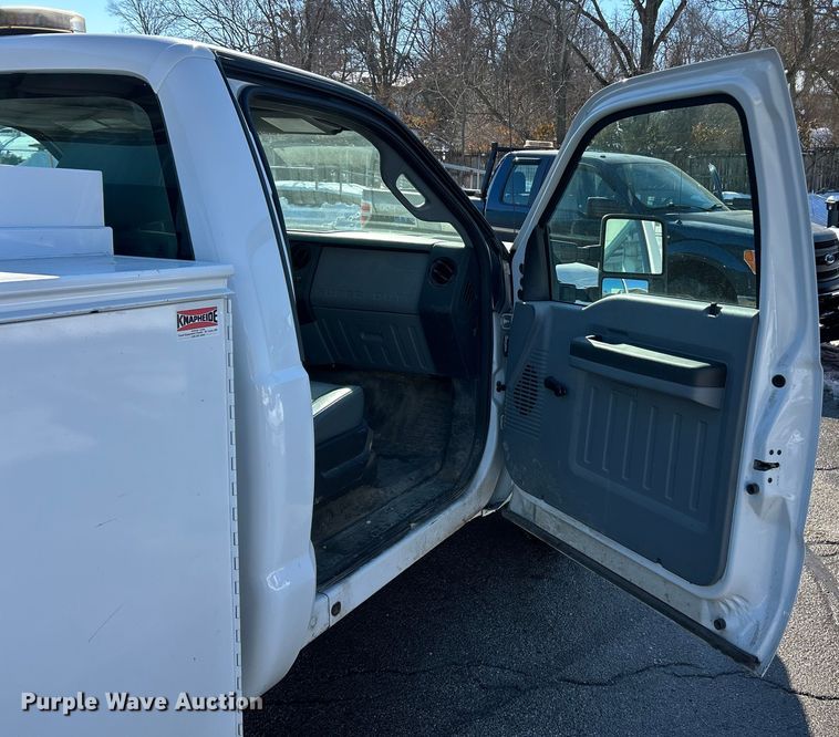 image for item ET6915 2014 Ford F250  Super Duty XL utility bed pickup truck