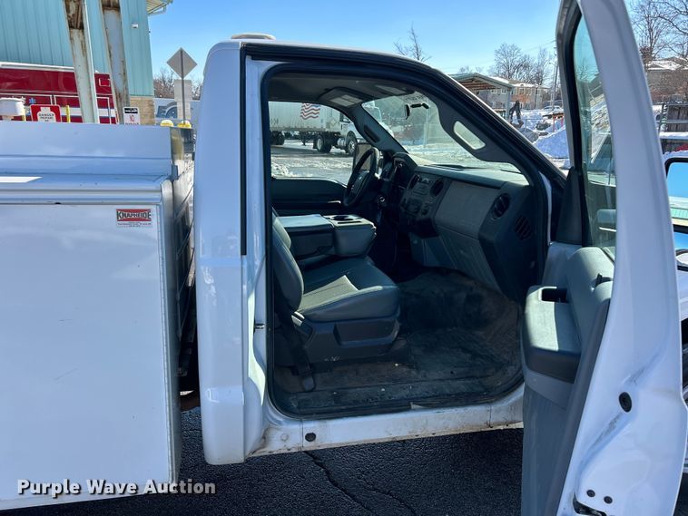 image for item ET6915 2014 Ford F250  Super Duty XL utility bed pickup truck