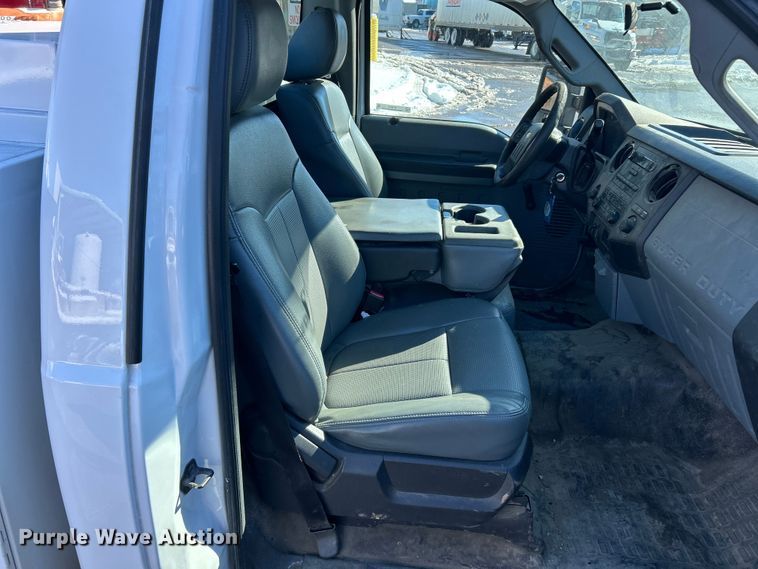 image for item ET6915 2014 Ford F250  Super Duty XL utility bed pickup truck