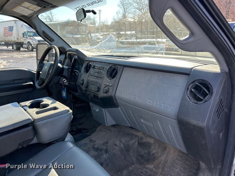 image for item ET6915 2014 Ford F250  Super Duty XL utility bed pickup truck