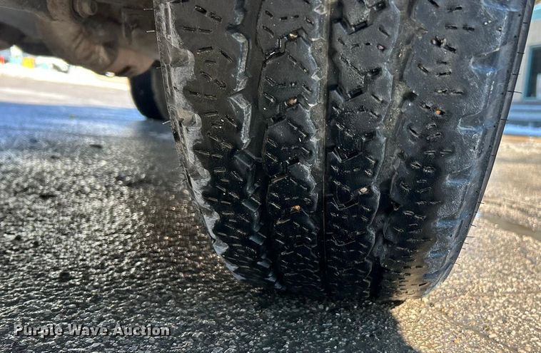 image for item ET6915 2014 Ford F250  Super Duty XL utility bed pickup truck