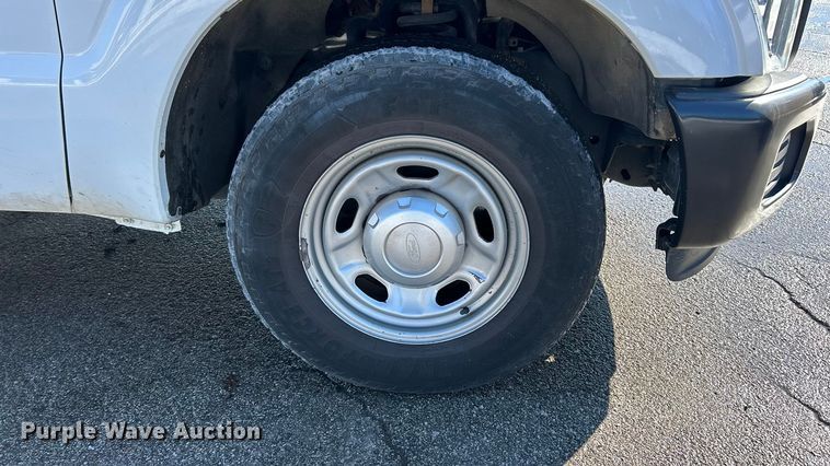 image for item ET6915 2014 Ford F250  Super Duty XL utility bed pickup truck