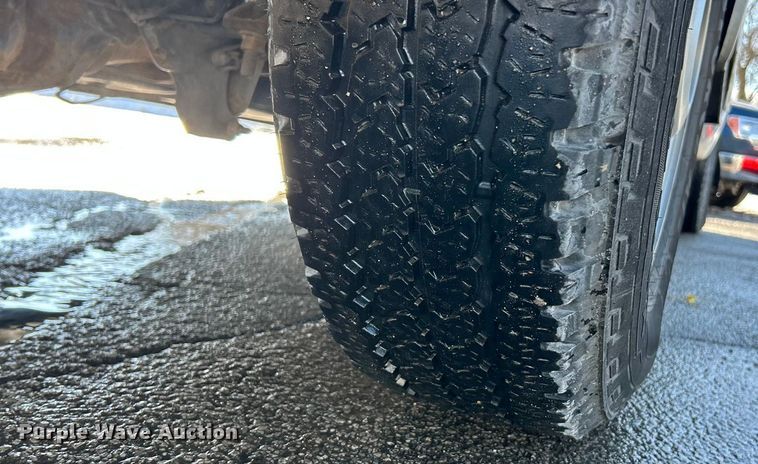 image for item ET6915 2014 Ford F250  Super Duty XL utility bed pickup truck