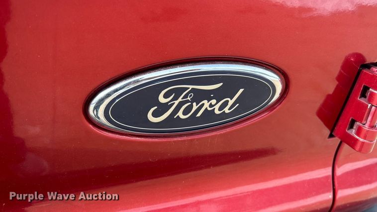 image for item ET6931 2001 Ford  Excursion XLT SUV