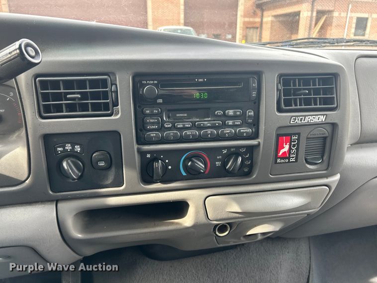 image for item ET6931 2001 Ford  Excursion XLT SUV