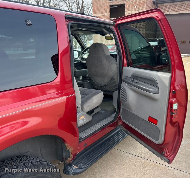 image for item ET6931 2001 Ford  Excursion XLT SUV