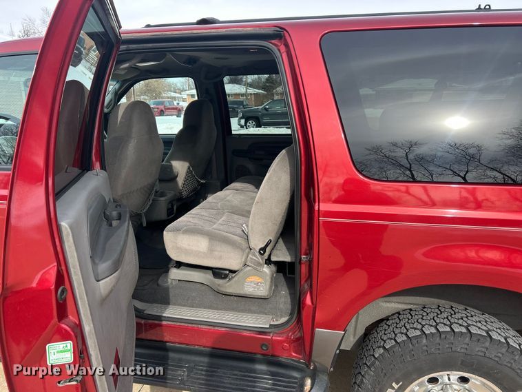 image for item ET6931 2001 Ford  Excursion XLT SUV