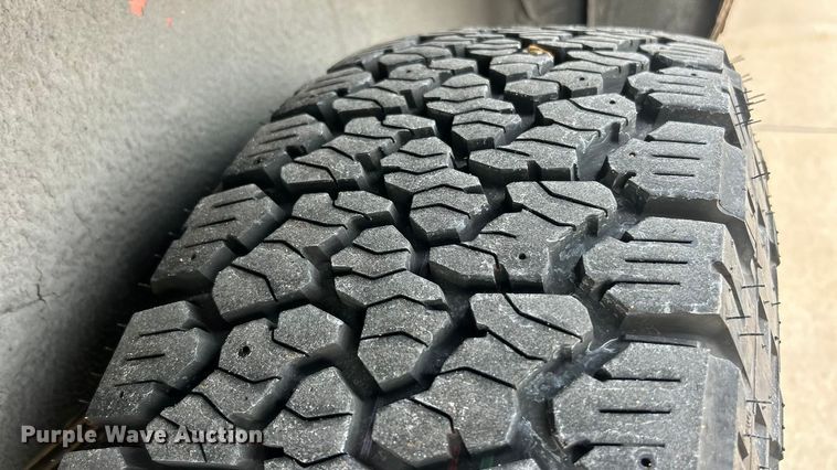 image for item ET6931 2001 Ford  Excursion XLT SUV