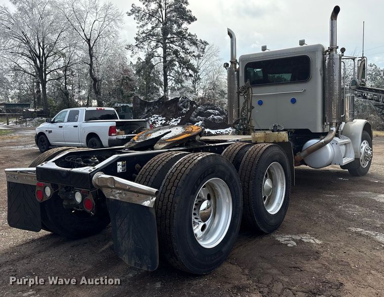 image for item ET7500 2007 Peterbilt 379 semi truck