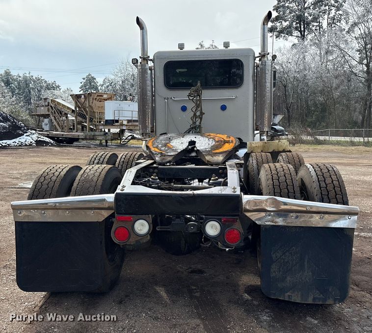 image for item ET7500 2007 Peterbilt 379 semi truck