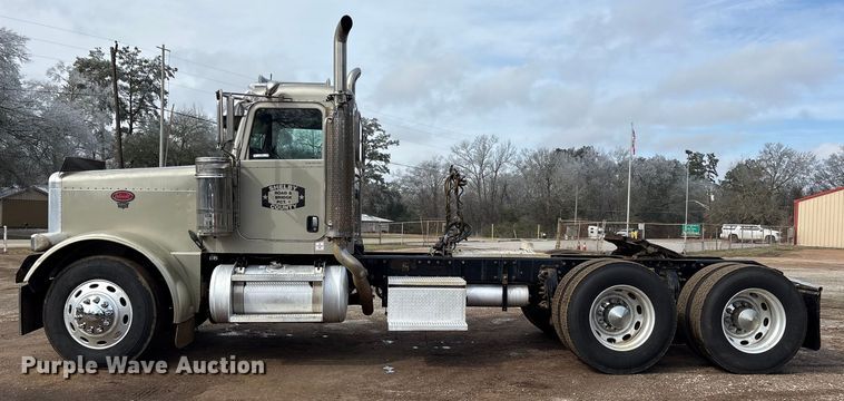 image for item ET7500 2007 Peterbilt 379 semi truck