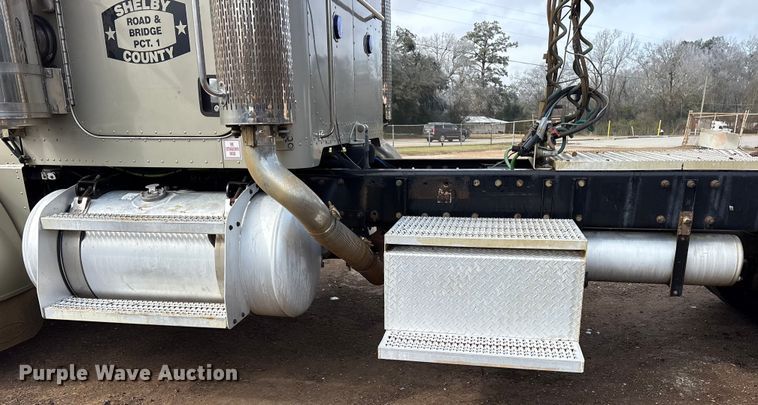 image for item ET7500 2007 Peterbilt 379 semi truck