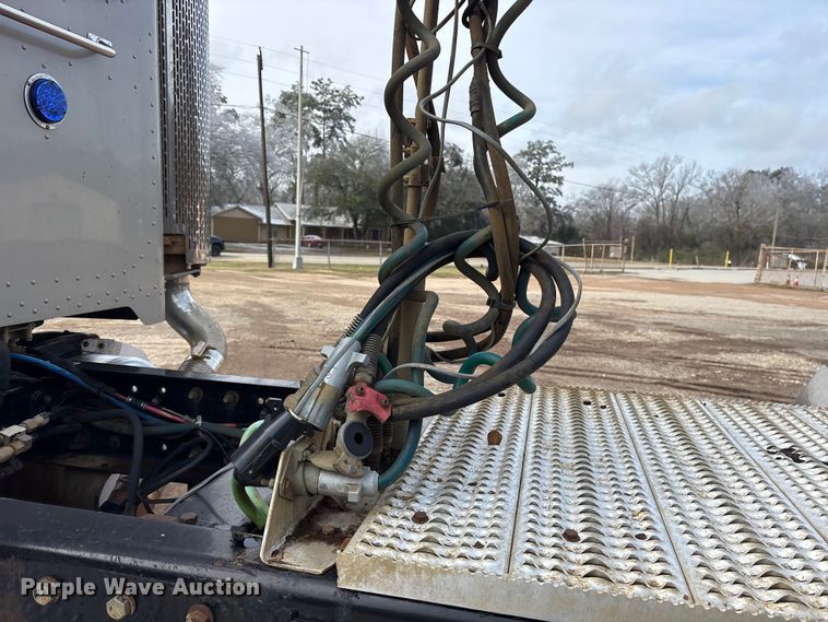 image for item ET7500 2007 Peterbilt 379 semi truck