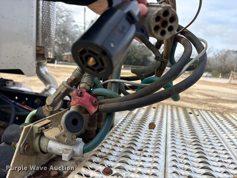 image for item ET7500 2007 Peterbilt 379 semi truck