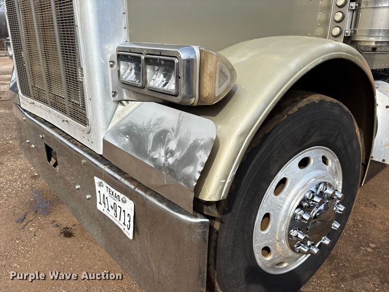 image for item ET7500 2007 Peterbilt 379 semi truck