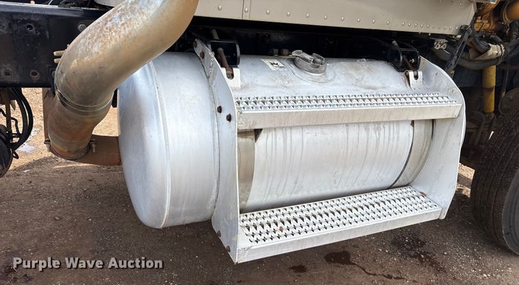 image for item ET7500 2007 Peterbilt 379 semi truck