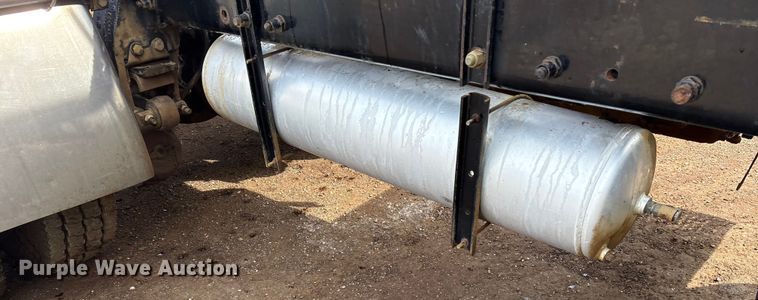 image for item ET7500 2007 Peterbilt 379 semi truck