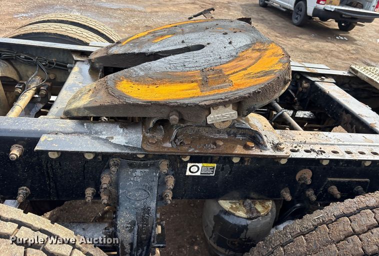 image for item ET7500 2007 Peterbilt 379 semi truck