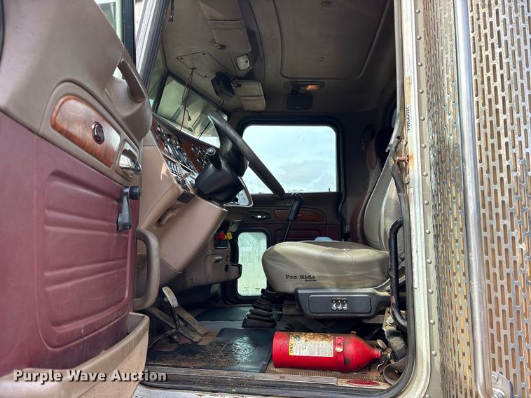 image for item ET7500 2007 Peterbilt 379 semi truck