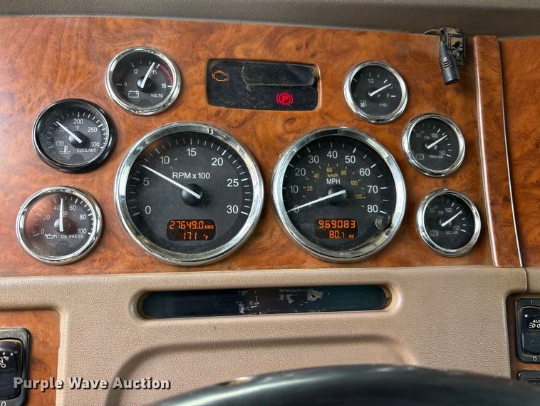 image for item ET7500 2007 Peterbilt 379 semi truck