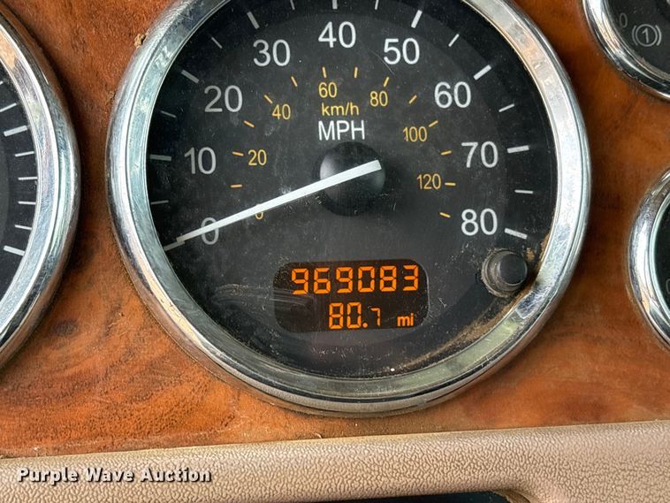 image for item ET7500 2007 Peterbilt 379 semi truck