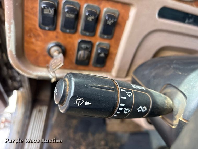 image for item ET7500 2007 Peterbilt 379 semi truck