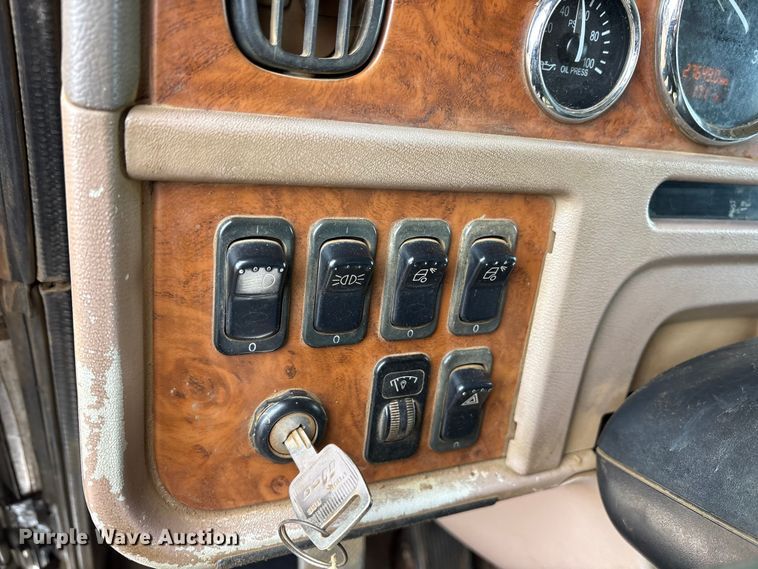 image for item ET7500 2007 Peterbilt 379 semi truck