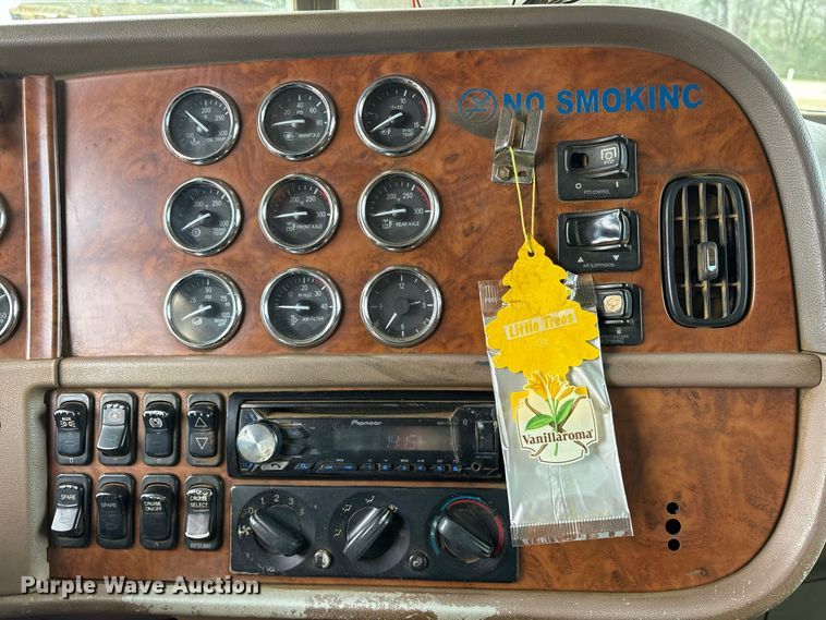 image for item ET7500 2007 Peterbilt 379 semi truck