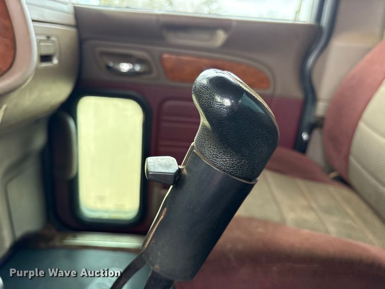 image for item ET7500 2007 Peterbilt 379 semi truck