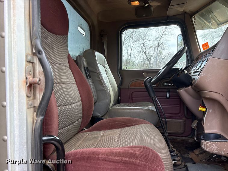 image for item ET7500 2007 Peterbilt 379 semi truck