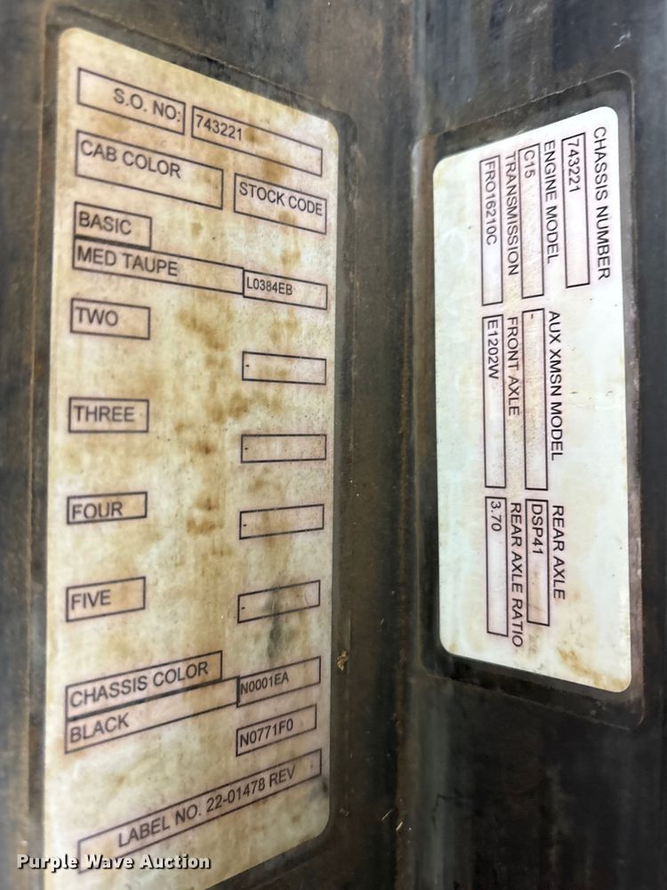 image for item ET7500 2007 Peterbilt 379 semi truck