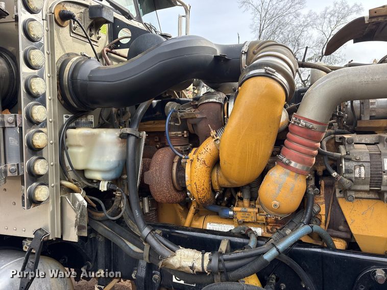 image for item ET7500 2007 Peterbilt 379 semi truck