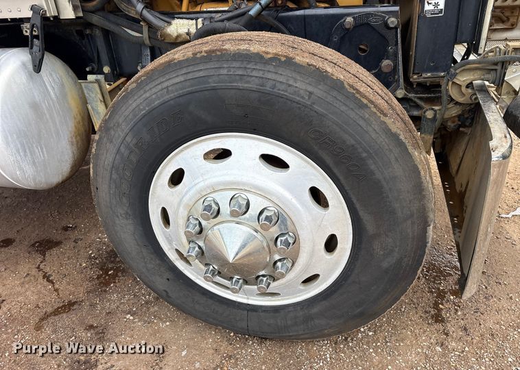 image for item ET7500 2007 Peterbilt 379 semi truck